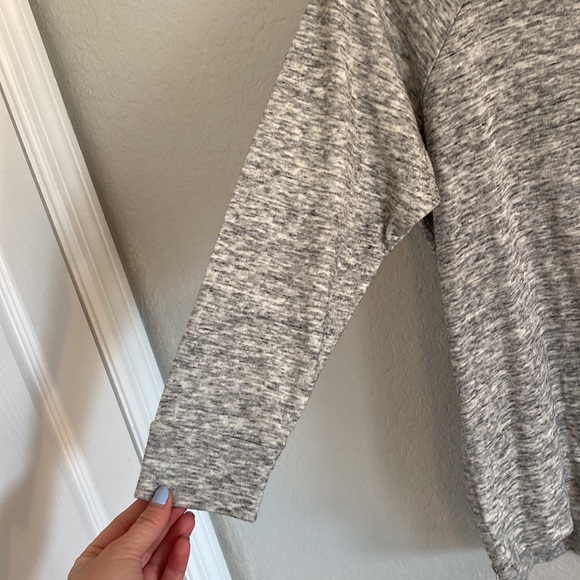 Classy yet sexy sweater w/ zipper sides - Picture 6 of 8